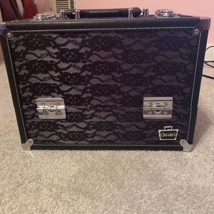 Caboodles Lovestruck 6-Tray Train Case